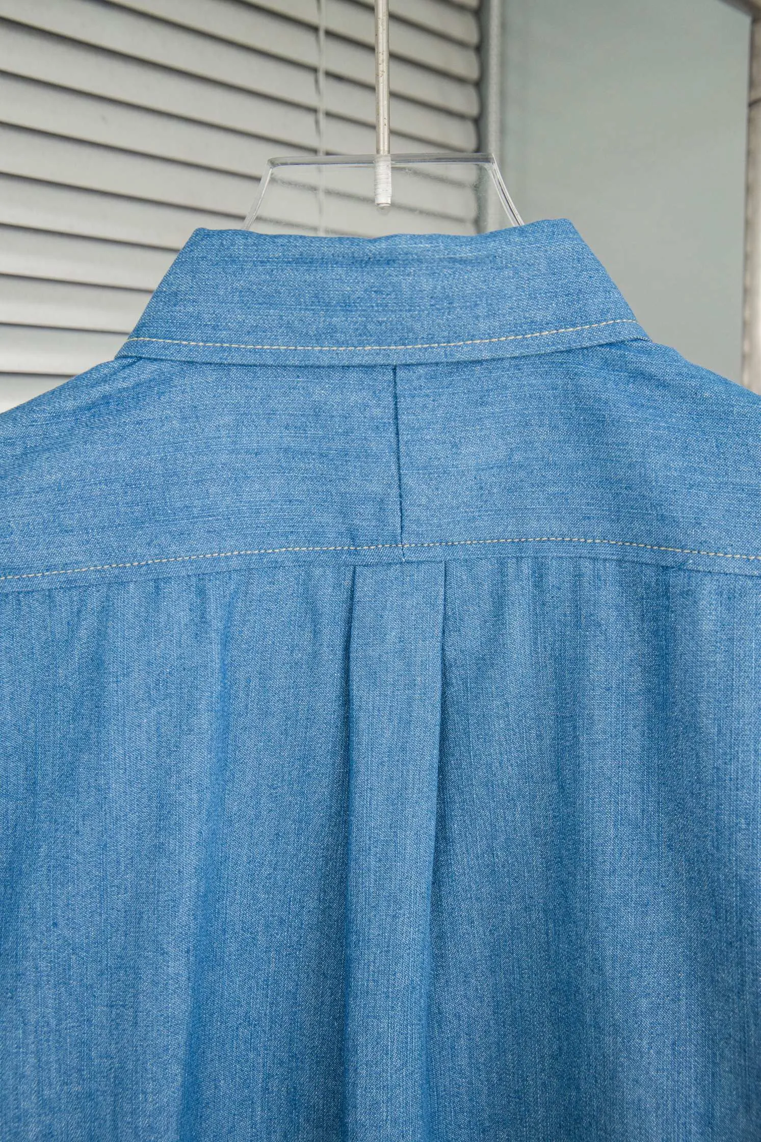 🅿️250 new model number: B115 Ralph Lauren/Ralph Lauren classic color small label couple style washed denim long-sleeved shirt 1️⃣Made of high-quality denim fabric, the upper body is soft and comfortable, extremely delicate, the hand feels solid, smooth and soft. The fabric does not wrinkle, and the hand feel is invincible. The details are handled perfectly! 2️⃣Adopting the washing process, the workmanship details are perfectly controlled. They are all hemmed with vest technology, and the inside of the sleeves are also different. Different from the four-needle and five-thread workmanship, the collar is also designed with interlining, which shows high-end fashion and individuality. The style is fashionable, simple and elegant! 3️⃣It is very youthful and energetic, and can be easily worn by both men and women. It is very in line with the fashion aesthetic concepts of today's young people! Color: light blue, dark blue Size: S, M, L, XL